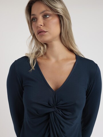 admas - Top 'ADMAS Camiseta Manga Larga Pico Raso para Mujer' en azul