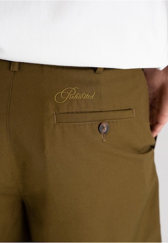 Regular Pantalon Prohibited en vert
