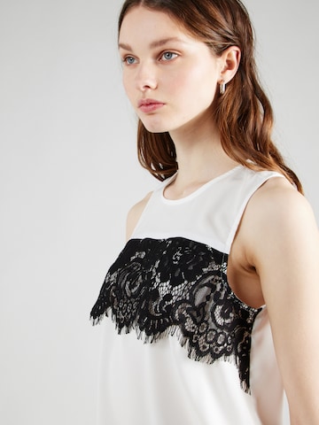 Top 'Poppy' di ABOUT YOU in bianco