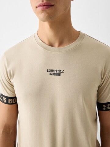 Bershka T-Shirt in Beige