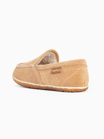 Minnetonka Mocassins 'Tilden' in Beige