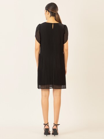 APART Chiffonkleid in Schwarz