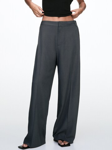 Pull&Bear Wide leg Trousers with creases in Blue: front