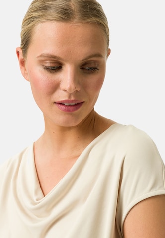 zero Shirt mit Wasserfallausschnitt in Beige