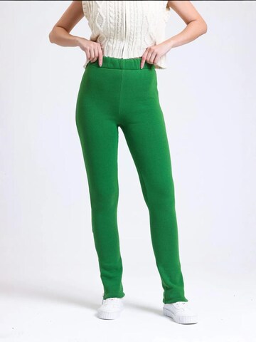 Hiccup Loosefit Hose in Grün: Vorderseite