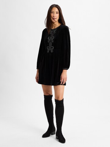 Marie Lund Kleid in Schwarz: Vorderseite