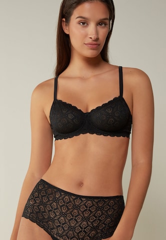 INTIMISSIMI Balconette Bra in Black: front