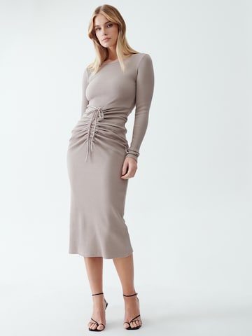 Robe 'DIONA' Calli en gris