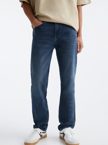 Pull&Bear Regular Jeans in Blauw: voorkant