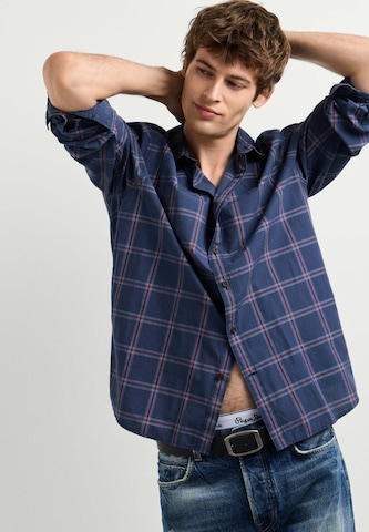 Pepe Jeans - Ajuste regular Camisa 'Reims' en azul: frente