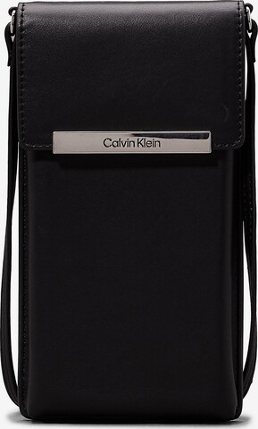 Calvin Klein Crossbody Bag in Black: front