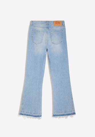 Flared Jeans di Bershka in blu