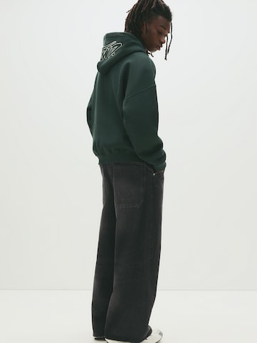 Pull&Bear Sweatshirt 'STWD' in Green: front