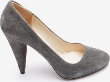 PRADA Pumps 39 in Grau: predná strana