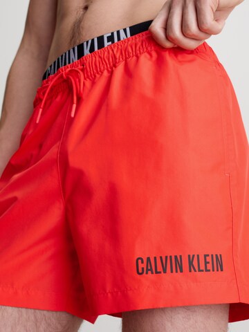 Calvin Klein Swimwear Badeshorts in Rot