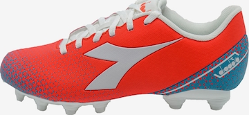 Chaussure de foot Diadora en rouge : devant