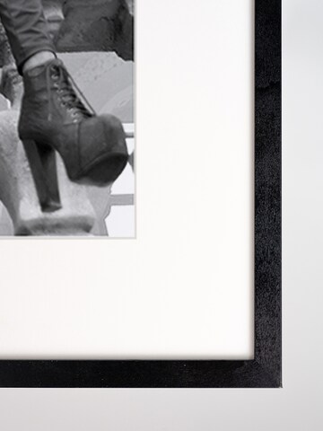 Liv Corday Image 'Point of View' in Black