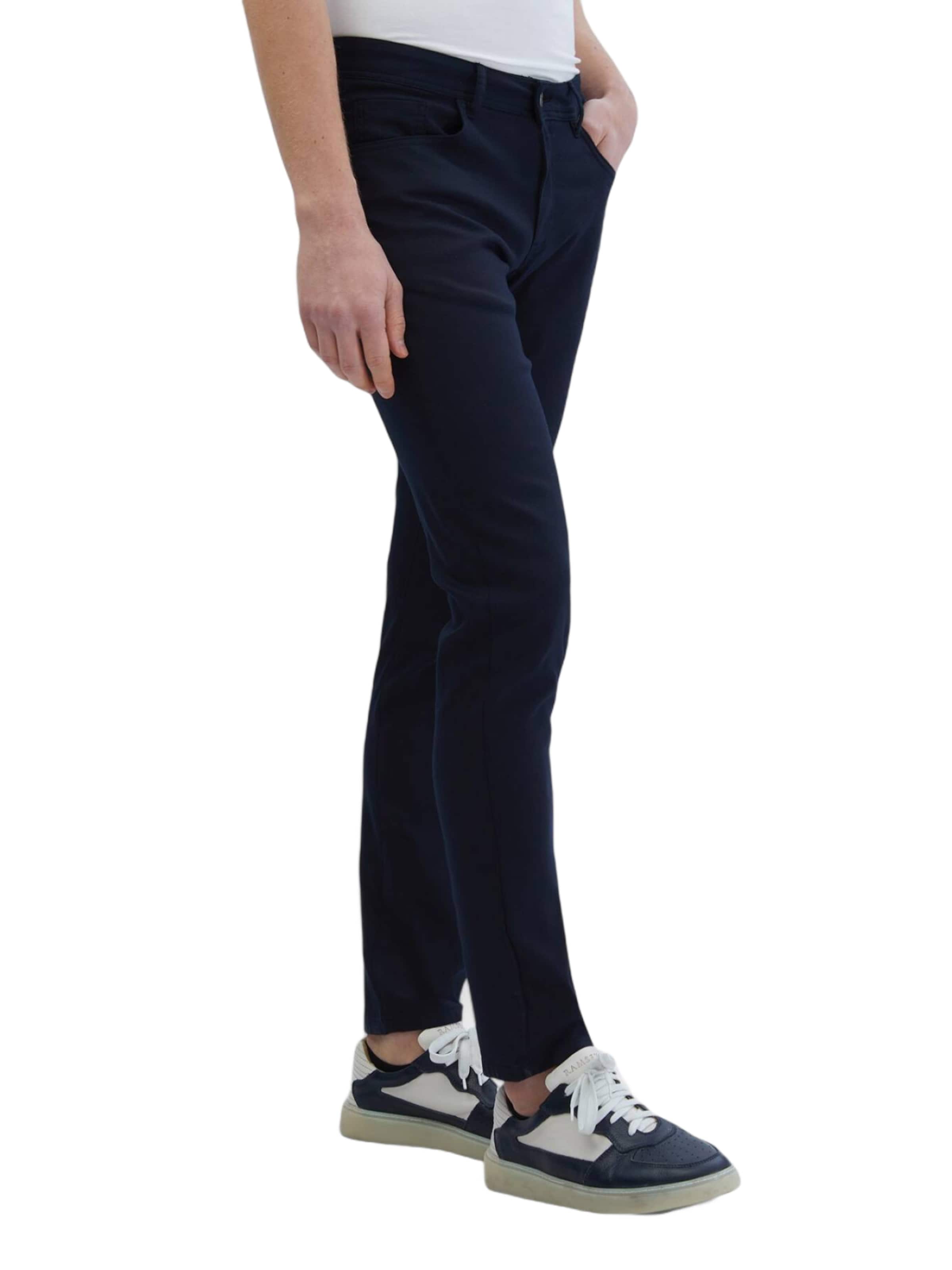 Ramsey Regular Broek in Zwart: voorkant