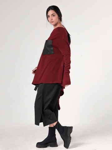 Metamorphoza Tuniek in Rood