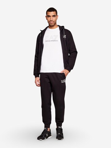 Maglietta '7M001307 AF10375' di EA7 Emporio Armani in bianco