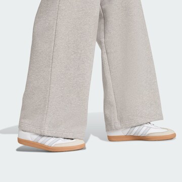 ADIDAS ORIGINALS Wide Leg Hose 'Essentials' in Grau