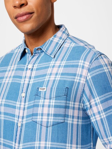 WRANGLER Regular fit Button Up Shirt in Blue