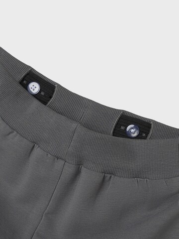 Effilé Pantalon NAME IT en gris