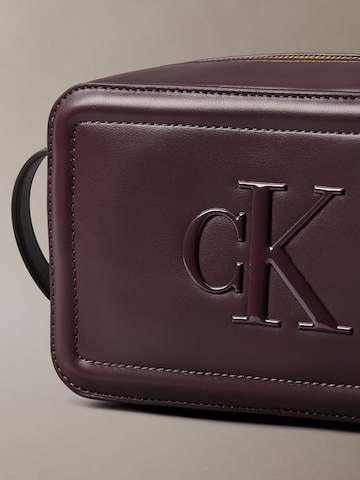 Calvin Klein Чанта с презрамки в червено