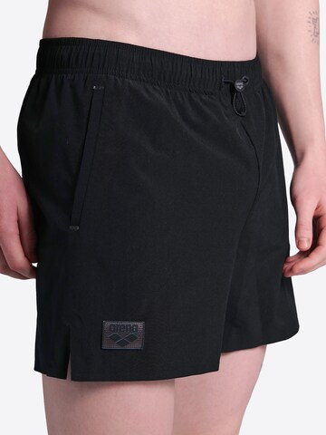Pantaloncini da bagno 'EVO' di ARENA in nero
