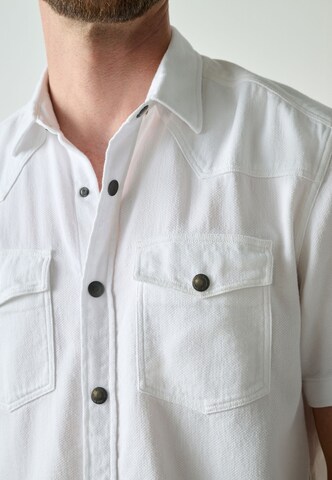 Coupe regular Chemise Next en blanc