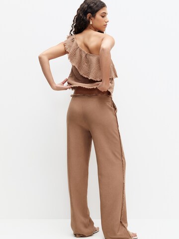 Pull&Bear Szeroka nogawka Spodnie w kolorze brązowy