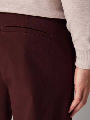 Next Regular Chino in Rood