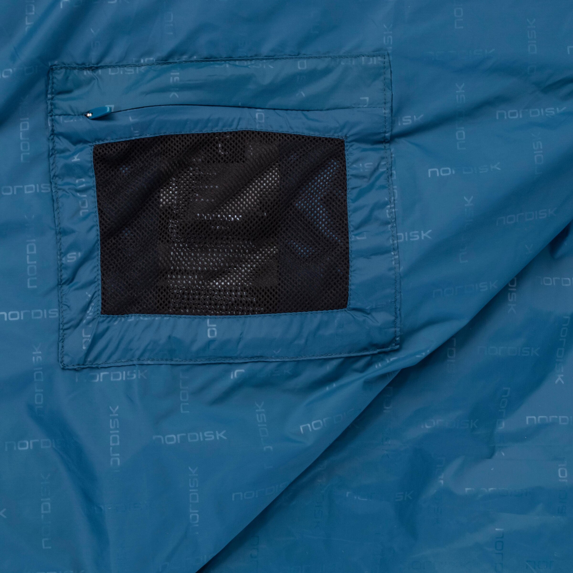 NORDISK Sleeping Bag in Red