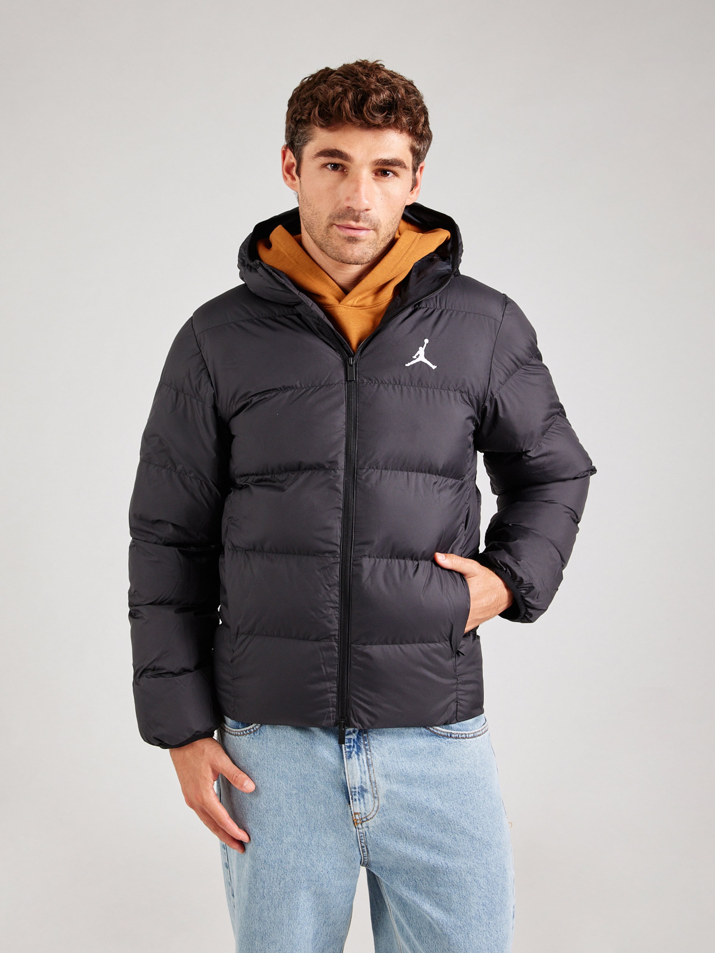 Jordan Jacke in Schwarz ABOUT YOU
