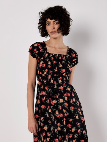 Robe ' ' Apricot en noir