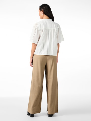 Chemisier 'YASGUNIA' YAS en blanc
