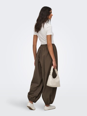 Barrel Pantaloni 'ONLAzra' di ONLY in marrone