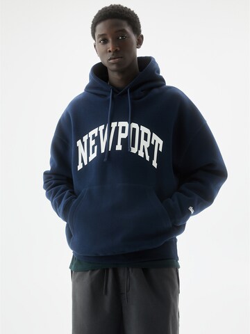 Pull&Bear Sweatshirt in Blue: front