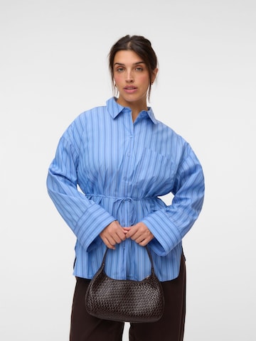 Vero Moda Curve Bluse 'VMCGINA' in Blau: Vorderseite