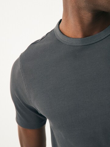 Next T-Shirt in Grau