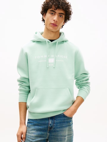TOMMY HILFIGER Sweatshirt 'BRAND LOVE' i grøn: forside