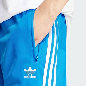 ADIDAS ORIGINALS - Loosefit Calças 'Adicolor Firebird' em azul