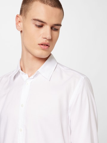 Regular fit Camicia 'Roger' di BOSS Black in bianco