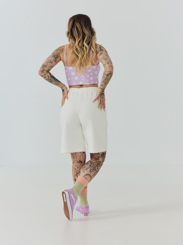 ABOUT YOU x Sharlota Regular Shorts 'Tessa' in Weiß