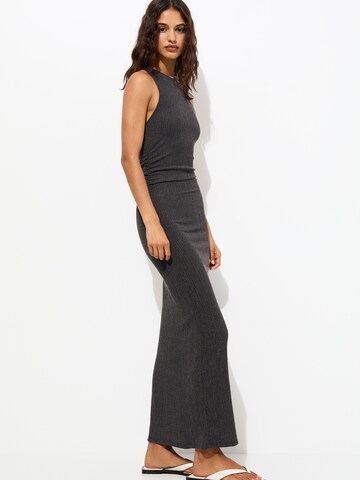 Pull&Bear Рокля в сиво
