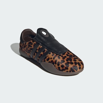ADIDAS ORIGINALS Slip-on 'Taekwondo Mei' in Bruin
