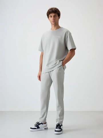 Tommy Life - Fato de desporto em cinzento: frente