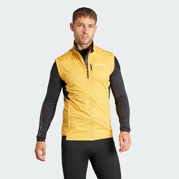 Gilet de sport 'Xperior' ADIDAS TERREX en jaune : devant