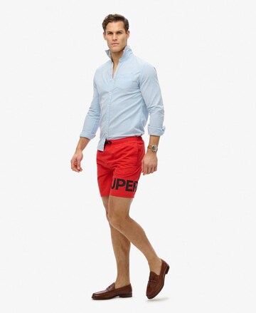 Shorts de bain Superdry en rouge