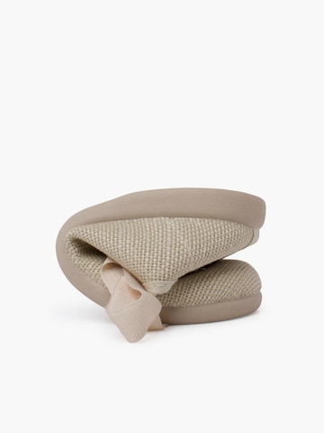 Pisamonas - Bailarina en beige